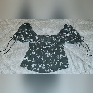 Francesca's Juniors Floral Dark Green Puff Sleeve Crop Top